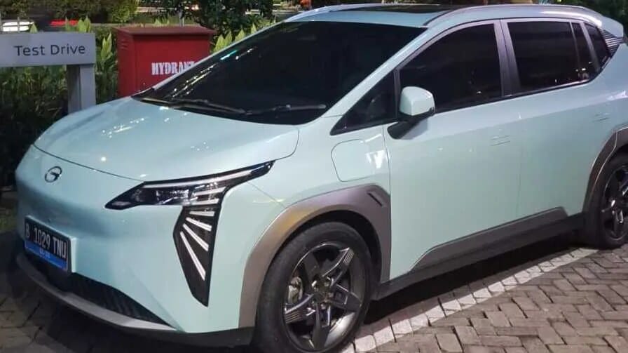 Aion Y Plus mobil listrik keluarga dengan desain modern dan kabin luas