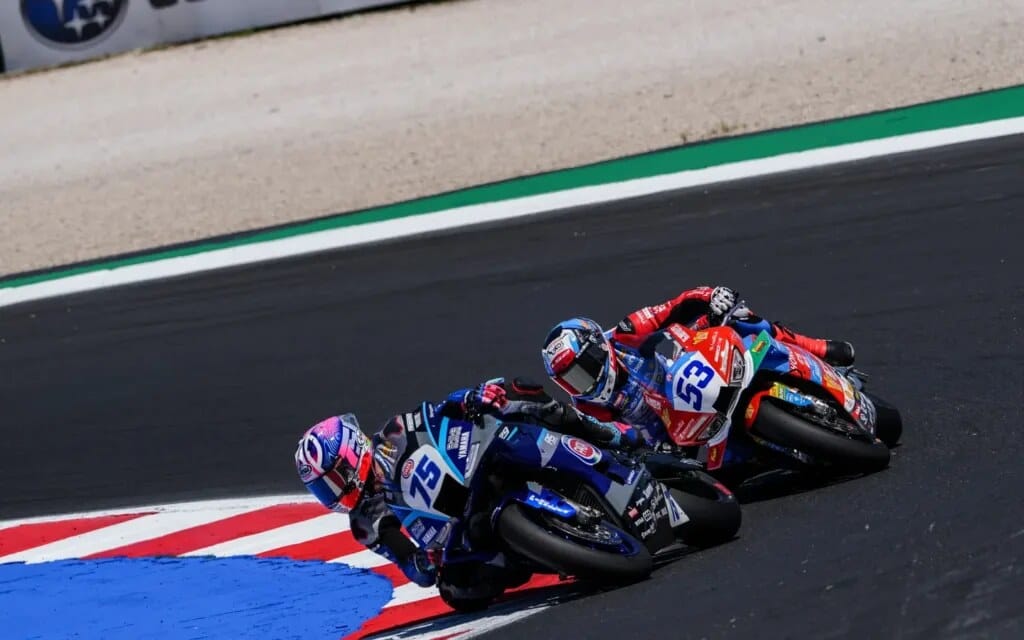 Aksi pembalap WorldSSP di sirkuit Emilia Romagna