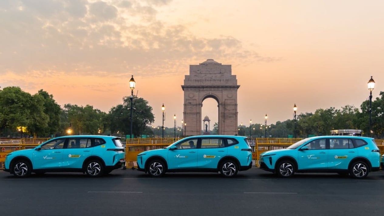 Armada taksi listrik Green SM VinFast Limo Green yang digunakan untuk ekspansi ke pasar India
