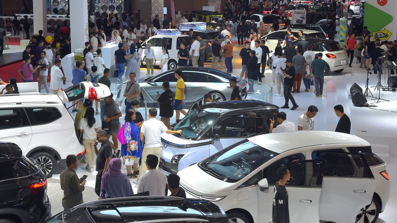 Booth Wuling Motors di IIMS 2025