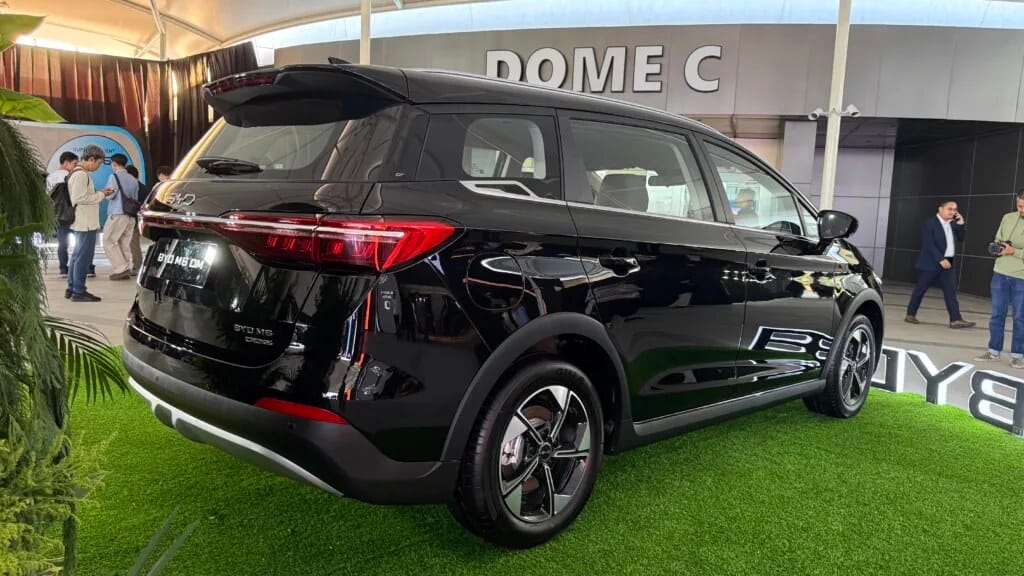 BYD M6 DM mobil PHEV pertama BYD