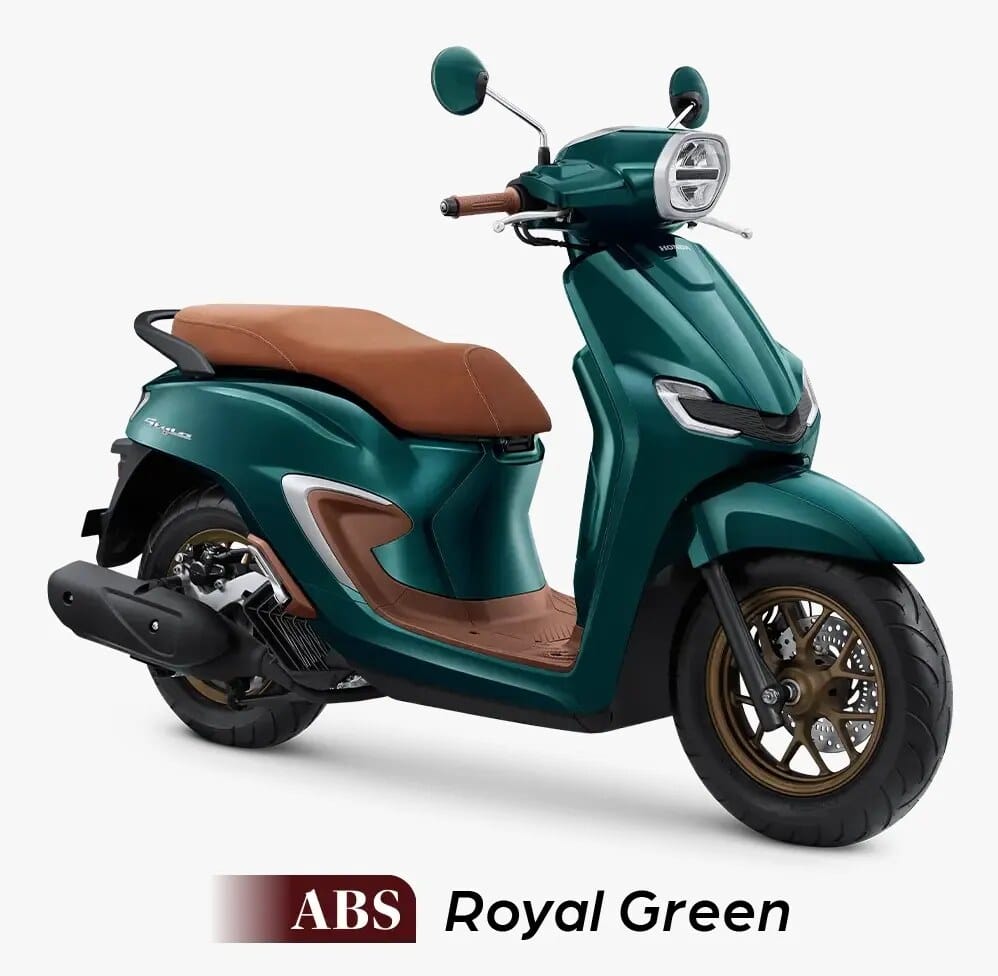 Detail emblem Stylo dan aksen Black Chrome di sisi bodi Honda Stylo 160 2026 edisi Burgundy