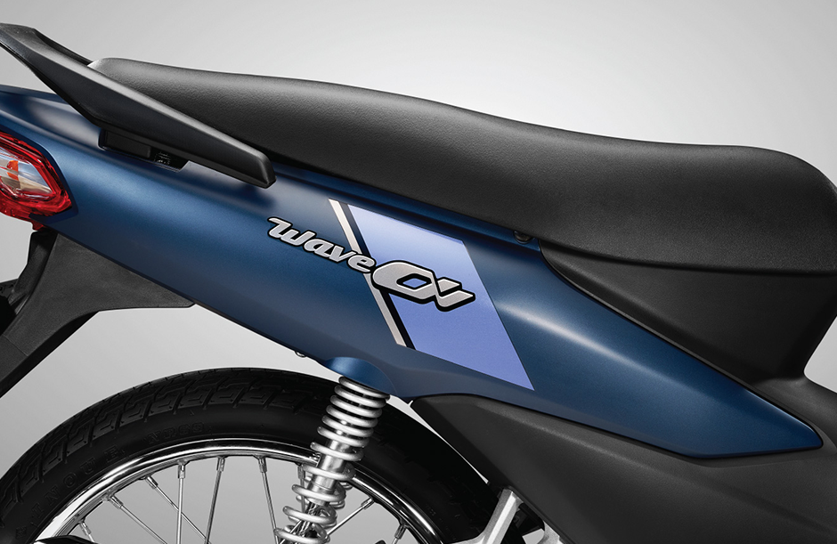 Honda Wave Alpha 2026 sisi samping dengan grafis retro