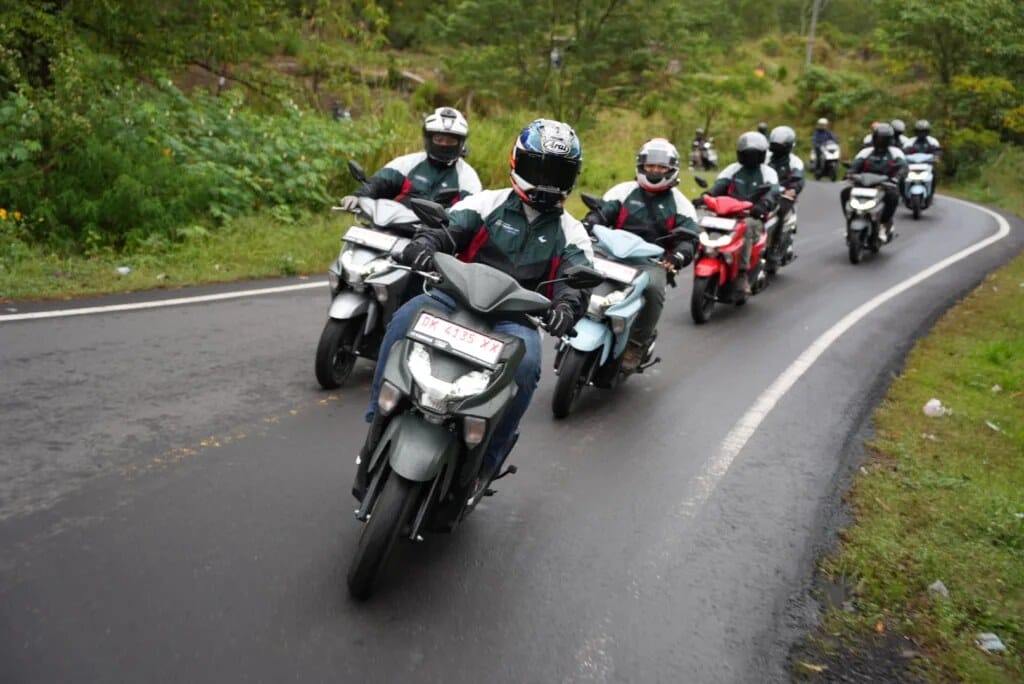 Ilustrasi distribusi sepeda motor di Indonesia