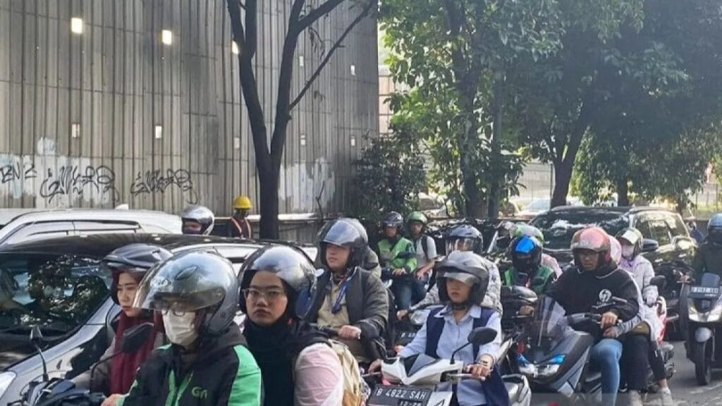 Kepadatan lalu lintas kendaraan di kawasan TB Simatupang