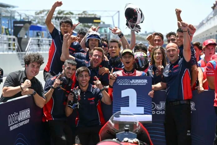 Kiandra Ramadhipa menang di Sirkuit Estoril, Portugal, pada ajang Moto3 Junior Championship (Foto: Honda)