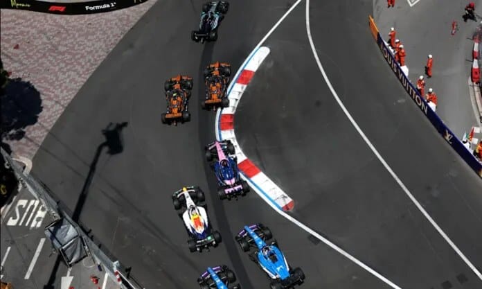 Lando Norris melaju di Sirkuit Monako pada F1 2026