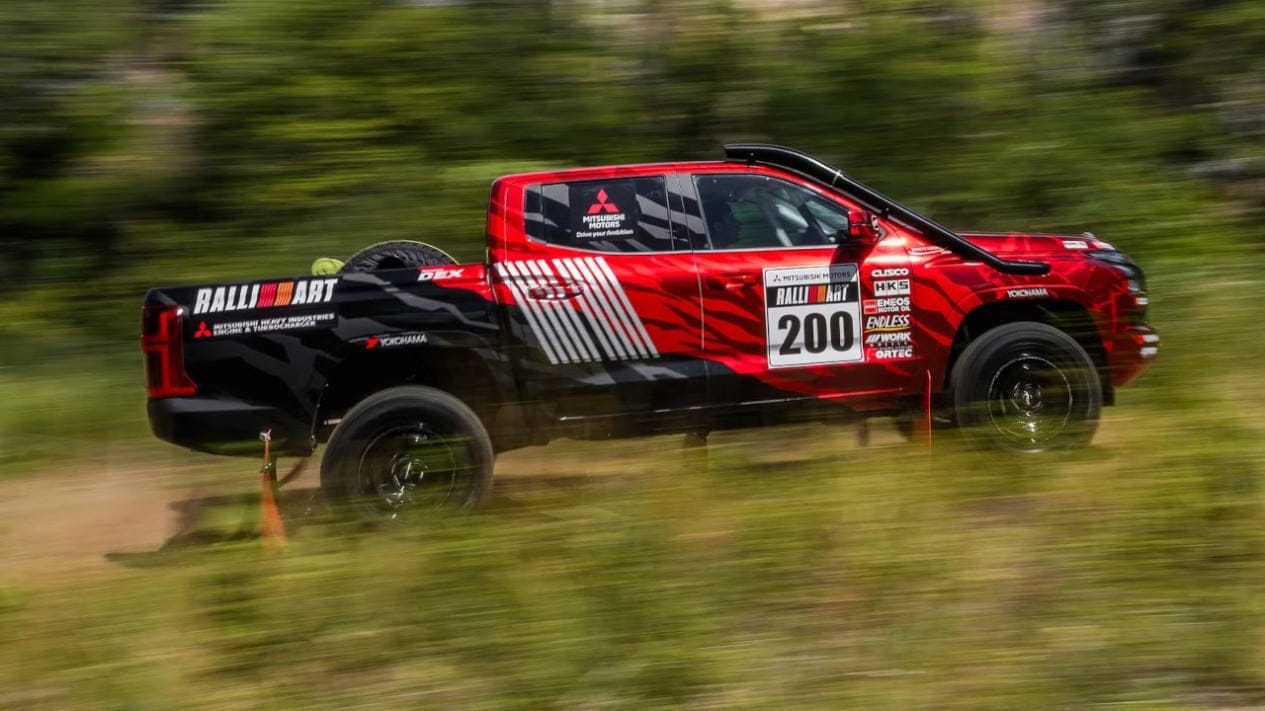 Mitsubishi Triton Raider varian Gemini dengan aksesori off-road siap melibas medan berat