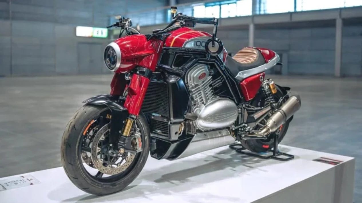 Motor konsep Jawa 1000 Sport Cruiser Concept berdesain modern agresif dengan warna merah khas Jawa