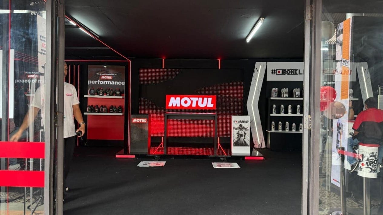 Pelumas Motul 2-tak dengan standar tertinggi JASO FD M345 untuk motor legendaris