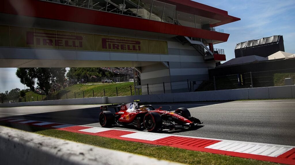 Persaingan ketat pembalap F1 di Sirkuit Barcelona Catalunya