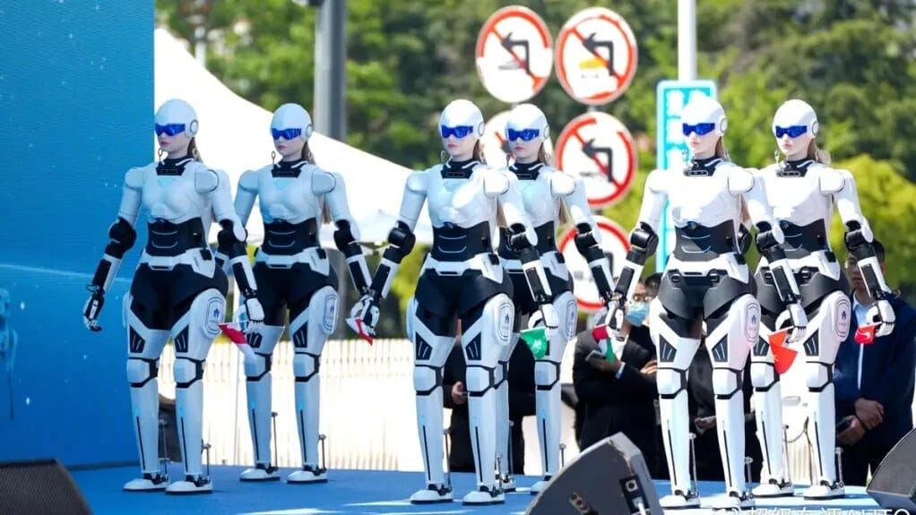 Robot humanoid Mornine M1 dari Chery yang sudah dipasarkan secara massal