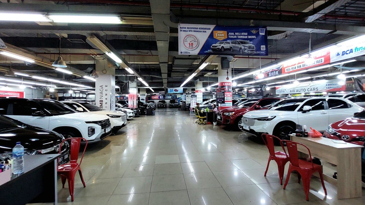 Showroom mobil bekas WTC Mangga Dua dengan pilihan mobil Rp50 jutaan