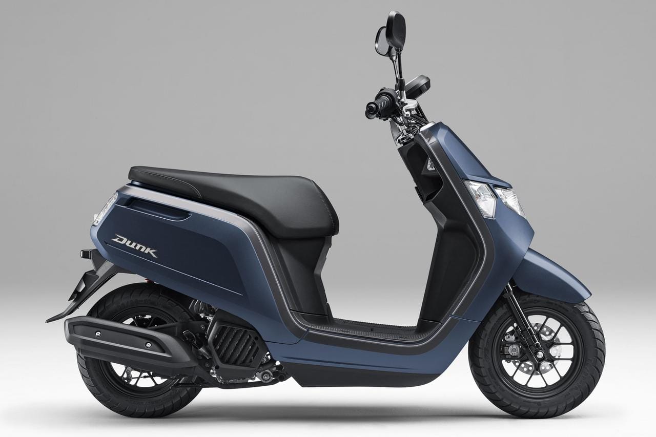 Sisi samping Honda Dunk 2026 warna biru matte (Photo: Honda)