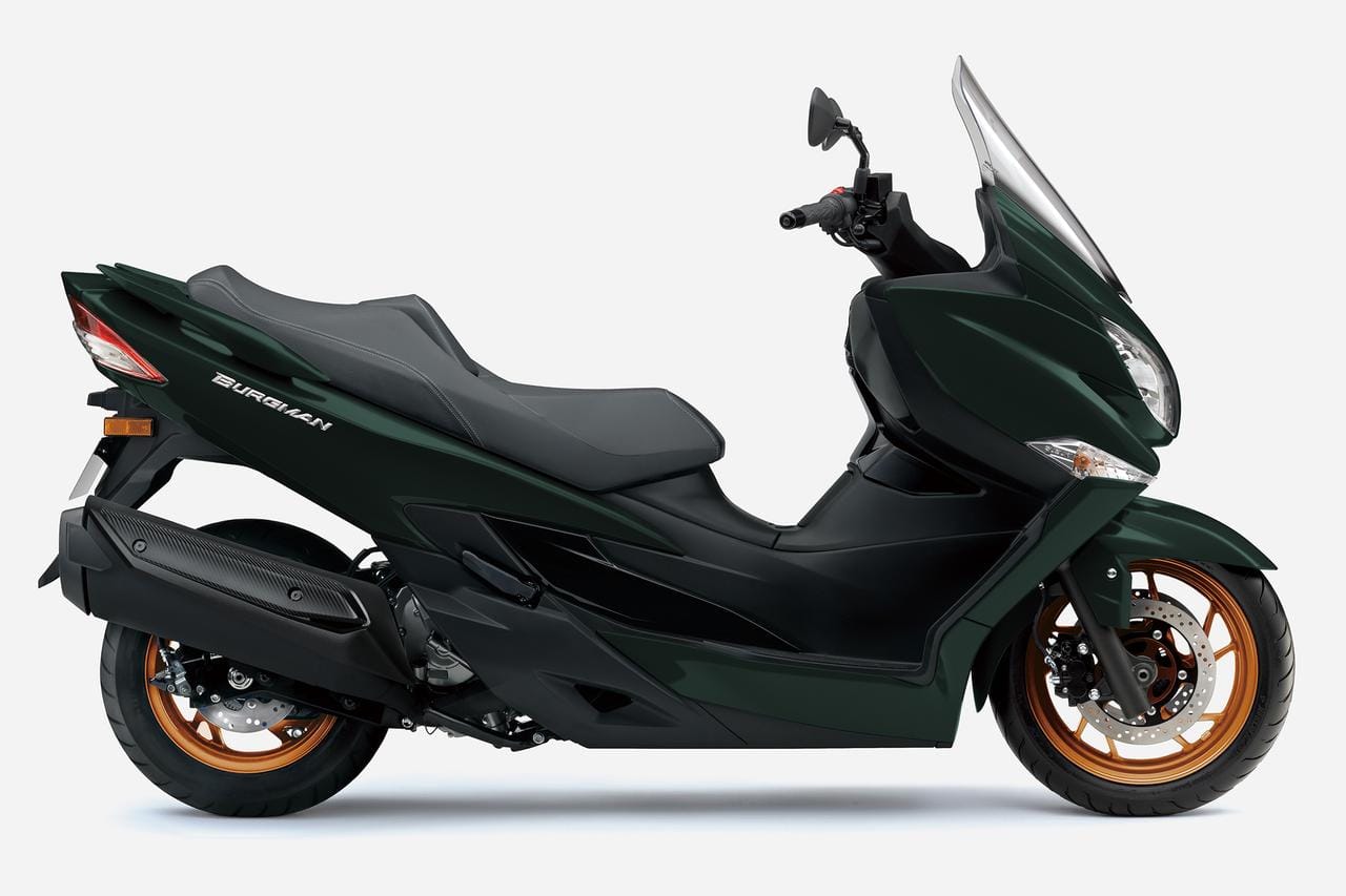 Suzuki Burgman 400 ABS 2026 dalam posisi parkir