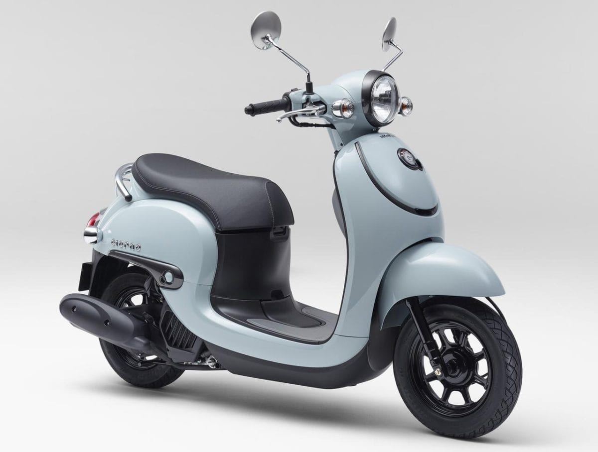 Tampak depan Honda Giorno 2026 dengan desain membulat dan lampu bulat khas skutik retro