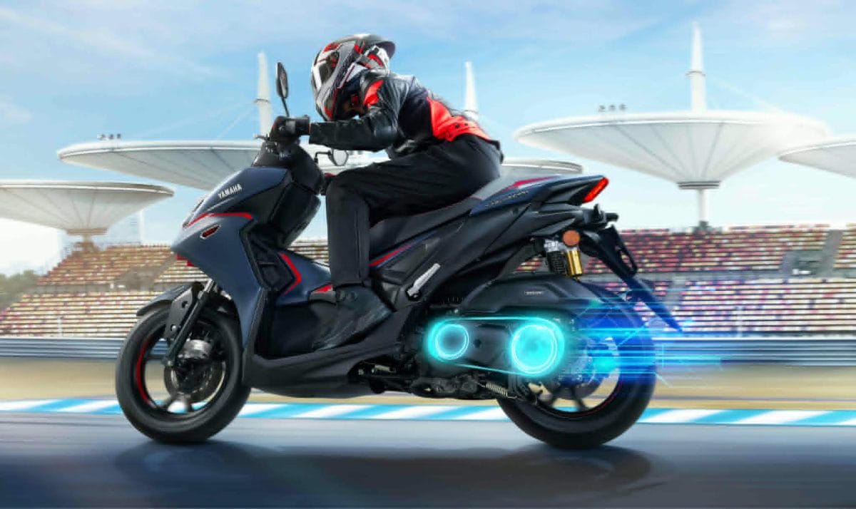 Tampilan depan All New Yamaha Aerox SP 2026 dengan lampu Dual Projector LED yang agresif