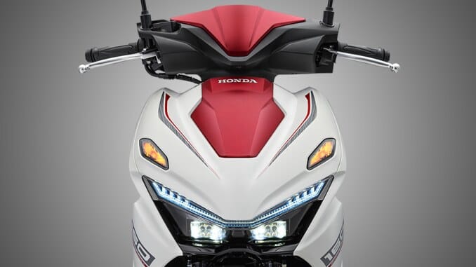 Tampilan depan Honda Air Blade 160 2026 yang sporty dengan lampu LED (Photo: Honda)