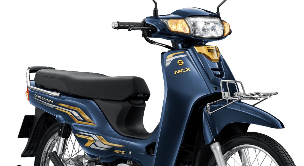 Tampilan depan motor bebek Honda Dream 2026 berwarna biru dengan aksen emas yang mewah