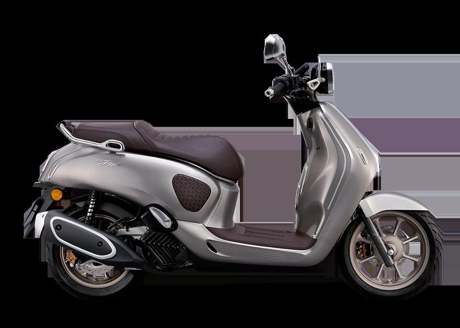 Tampilan depan motor matic Honda NWF150 2026 berwarna putih dengan desain retro modern seharga 33 jutaan Rupiah (Photo: Wuyang Honda)