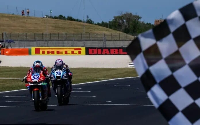 Valentin Debise dan Albert Arenas bersaing ketat di WorldSSP Italia